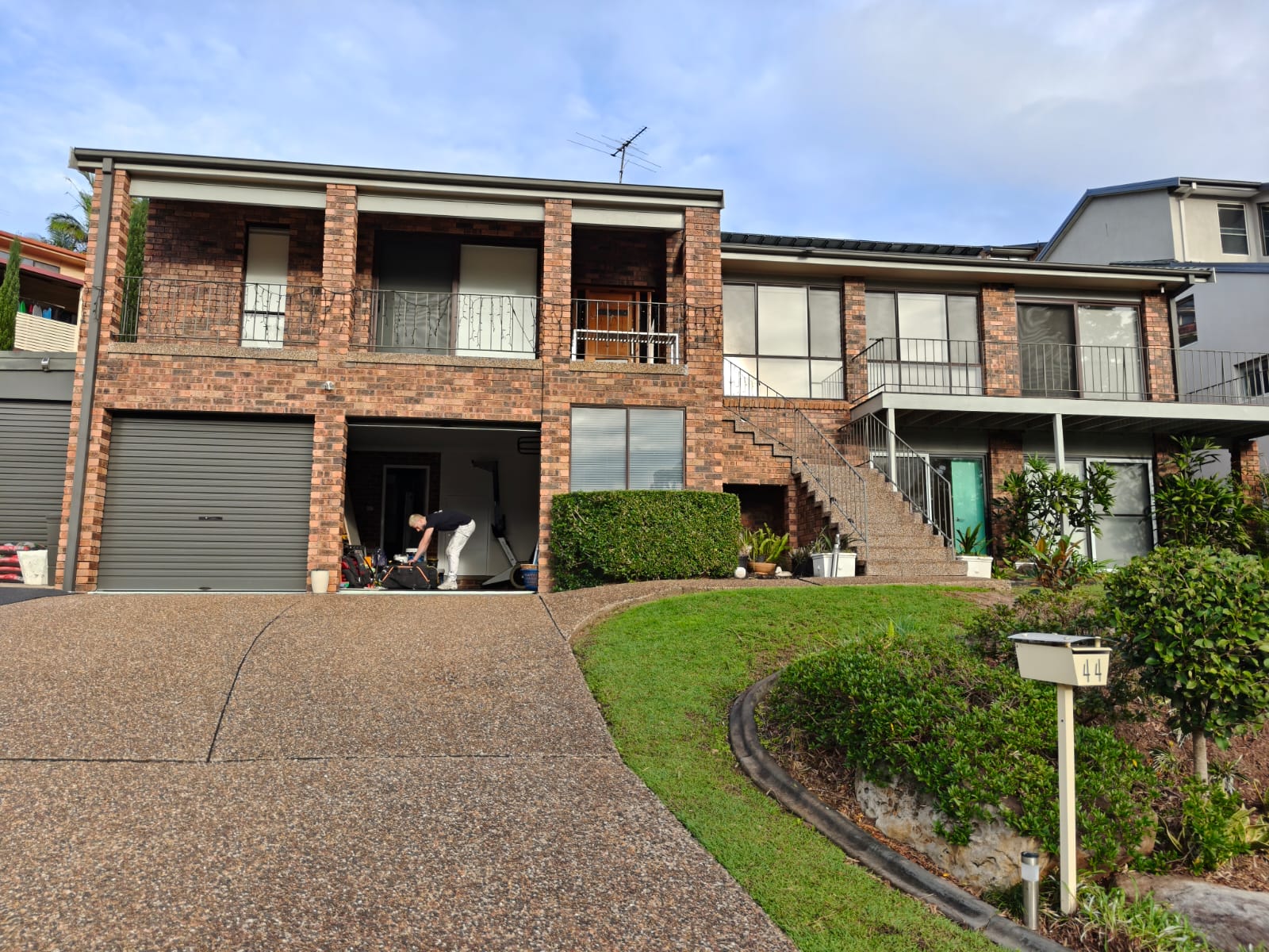Painting of exterior house, including aluminium windows